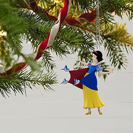 Imagem de Hallmark Keepsake Christmas Ornament 2021, Disney Branca de Neve e Os Sete Anões com um Sorriso e uma Canção