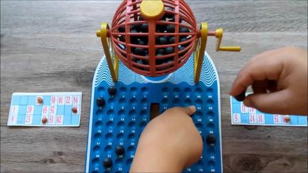 Brinquedo Bingo Com Globo Giratório e 48 Cartelas - A Colorida