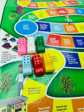 Jogo Da Vida Com Aplicativo Nova Edição + Banco Imobiliário Mundo Combo  Jogos De Tabuleiro Estrela