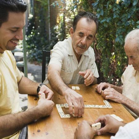 Imagem de Jogo de Domino Mexicano Completo Tipo Osso C/4 Trem e Eixo Central 91 peça Profissional Lata Hoyle Educativo tradicional