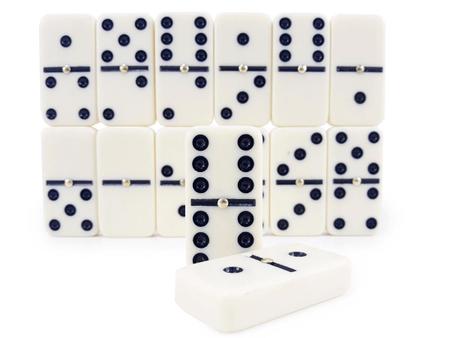 Jogo De Dominó Profissional 28 Peças Compostas em Resina e Polipropileno 9  Cores Estojo Metal - Dominoes - Jogo de Dominó, Dama e Xadrez - Magazine  Luiza