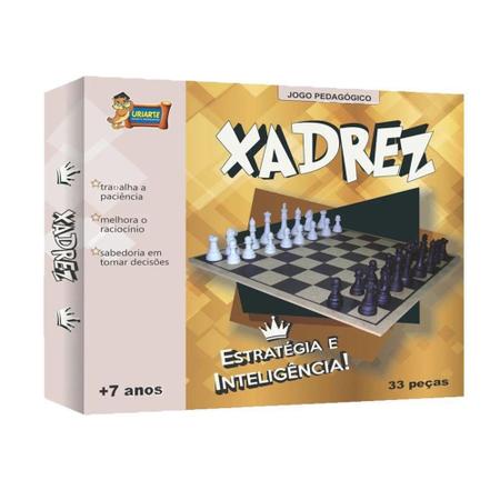 Jogo de tabuleiro de peças de xadrez de madeira e jogo de xadrez de  estratégia