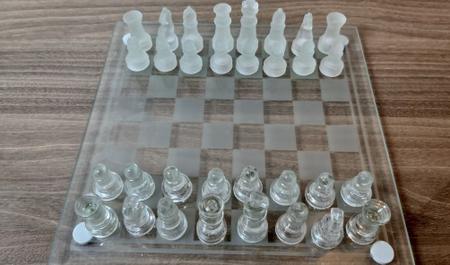 Jogo de xadrez De Vidro 25 x 25 cm - Luiggi Presentes - Jogo de Dominó,  Dama e Xadrez - Magazine Luiza