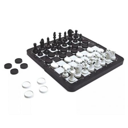 Por favor, fale as diferenças e semelhanças entre o jogo de dama e xadrez.  