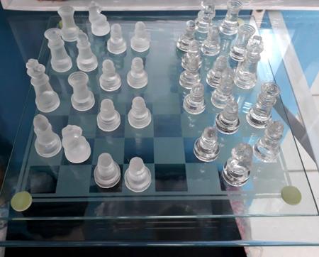 Jogo De Xadrez Profissional Tabuleiro E Peças Em Vidro Luxo - Glass Chess -  Jogo de Dominó, Dama e Xadrez - Magazine Luiza