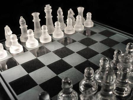 Jogo de xadrez de vidro imagem de stock. Imagem de placa - 15991569