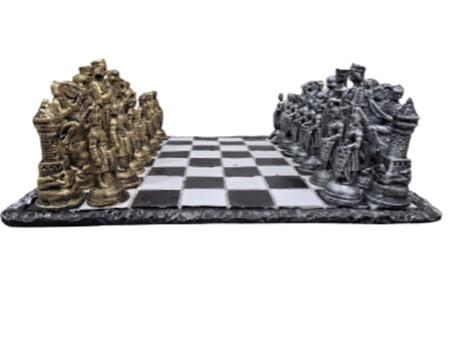 Jogo de Xadrez Medieval com Tabuleiro e Peças em Resina