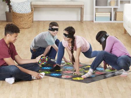 Imagem de Jogo Twister no Escuro - Hasbro