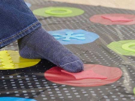 Imagem de Jogo Twister no Escuro - Hasbro