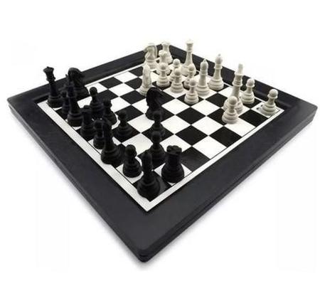 Jogo de tabuleiro, semelhante ao xadrez, Laser Khet 2.0
