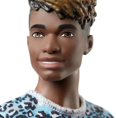 Imagem de Ken Fashionistas 153 Negro Com Bermuda Roxa - Mattel - GHW69