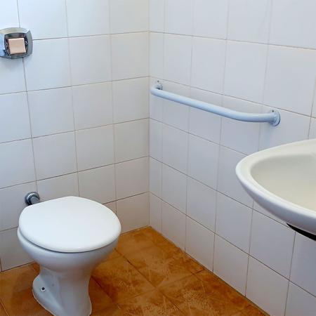 Imagem de Kit 02 Alças Barras de Apoio para Banheiro Auxilio Idoso Deficiente em Aço Mali 80cm - Branca