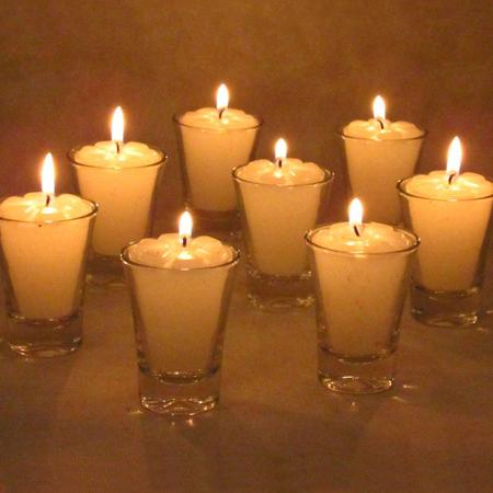 Kit 10 velas brancas 7 m no copinho 12h decoração festa - Velitas Imagem de Kit 10 velas brancas 7 m no copinho 12h decoração festa