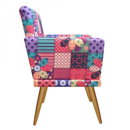Kit 2 Poltronas e Puff Redondo Nina Rodapé Pé Palito Patchwork Romero Brito - Ahz Móveis - AHAZZO MÓVEIS Imagem de Kit 2 Poltronas e Puff Redondo Nina Rodapé Pé Palito Patchwork Romero Brito - Ahz Móveis