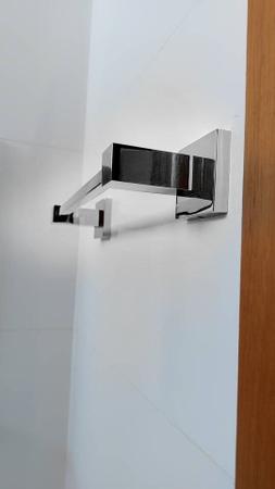 Imagem de Kit 4 Acessórios Banheiro Moderno Porta Toallhas de Banho + Toalheiro de Rosto + Cabide Inox + Papeleira Cromado