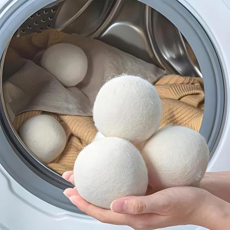 Imagem de Kit 4 Bolas De Lã Reutilizável Para Lavadora e Secadora Máquina de lavar 7cm