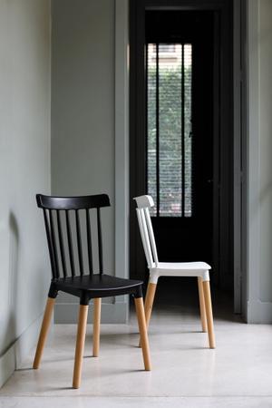 Kit 4 Cadeiras Windsor Preta - Garden Life Imagem de Kit 4 Cadeiras Windsor Preta