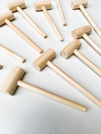 Imagem de Kit 5 martelinhos de madeira para chocolate kit presente dinâmicas e artesanato - martelo de madeira