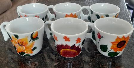 Imagem de  Kit 6  xícaras  de chá Porcelana cabo prático. 