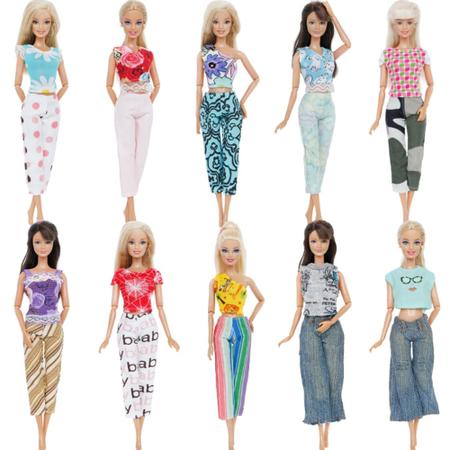 10 Conjuntos Roupas Boneca Barbie + 10 Sapatos Retos Tênis