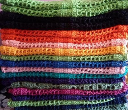 Imagem de Kit com 2 tapetes retangular de crochê 37x57 cm cores conforme variação