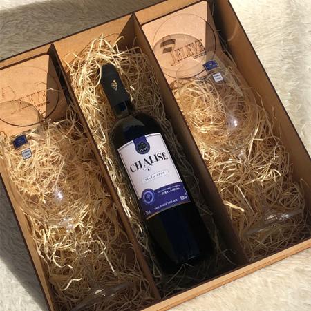 Imagem de kit de caixa de madeira com vinho e taças para presente