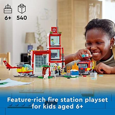 Imagem de Kit de construção LEGO City Fire Station 60320 para crianças a partir de 6 anos inclui 2 personagens da série de TV City Adventures (540 peças)
