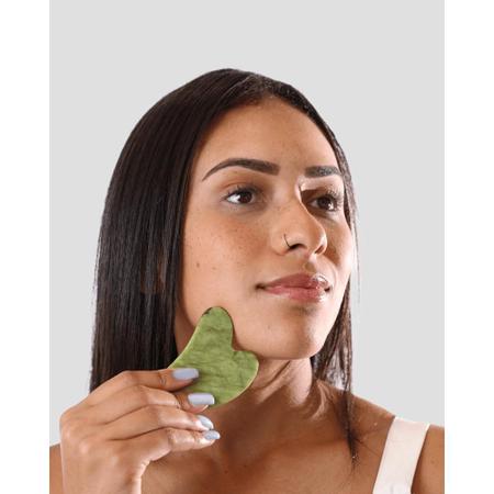 Imagem de Kit de Massagem Facial Ozoncare Gua Sha + Roller em Jade Skincare