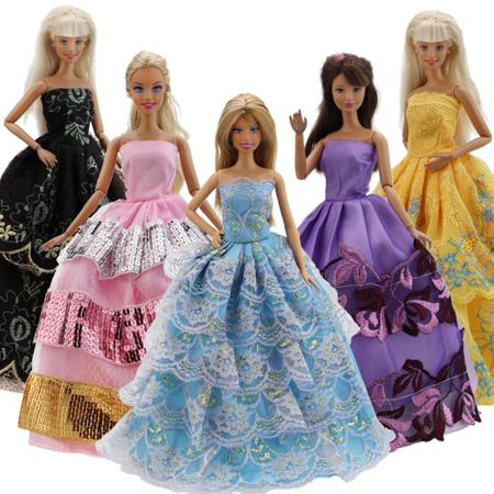 Kit De Roupas Vestidos Casaco e Sapatos Para Bonecas Barbie em