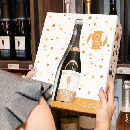 Kit Espumante Brut com 2 taças VARANDA 750ml Imagem de Kit Espumante Brut com 2 taças VARANDA 750ml