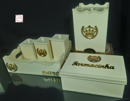 Kit farmacinha Higiene bebê Mdf 8 pçs - CREME COM PEROLAS DE COROA - Flores para Mariae Decor Imagem de Kit farmacinha Higiene bebê Mdf 8 pçs - CREME COM PEROLAS DE COROA