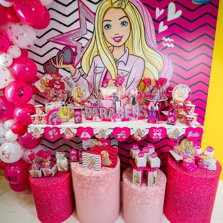 bolo da barbie simples  Bolo barbie, Festa de aniversário da barbie, Bolo  de aniversário da barbie