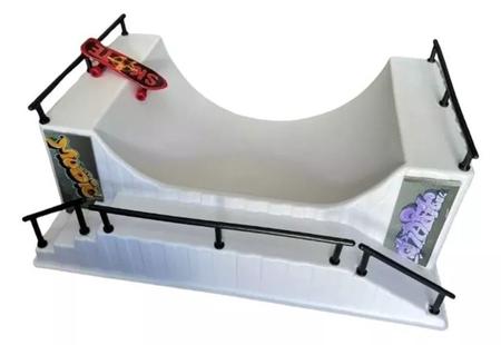 Cartela Skate Park 2 Skates de Dedo e acessórios - DMT6687 - Dm Toys - Real  Brinquedos