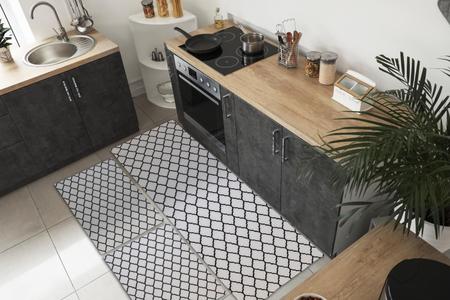 Imagem de Kit Tapetes e Passadeira De Cozinha 3 Peças Antiderrapante Arabesco Geométrico Branco e Preto