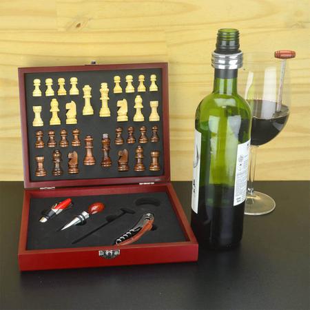 Imagem de Kit Vinho 5 Peças com Jogo de Xadrez e Estojo de Madeira