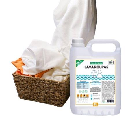 Lava Roupas Liquido Refil 5L Bioz Green Formula Com Ingredientes Naturais Rende Ate 30 Lavagens Imagem de Lava Roupas Liquido Refil 5L Bioz Green Formula Com Ingredientes Naturais Rende Ate 30 Lavagens