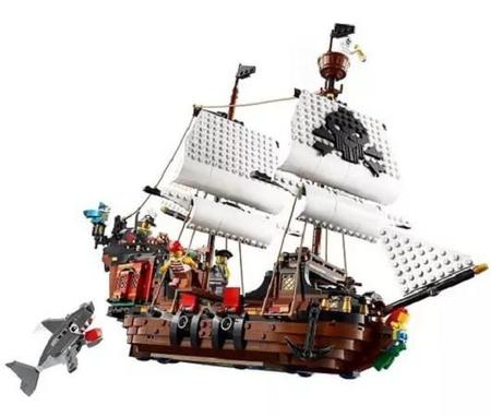 Imagem de Lego 31109 Creator 3 em 1 Navio Pirata Ilha Caveira Taverna - 1260 Peças