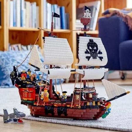 Imagem de Lego 31109 Creator 3 em 1 Navio Pirata Ilha Caveira Taverna - 1260 Peças