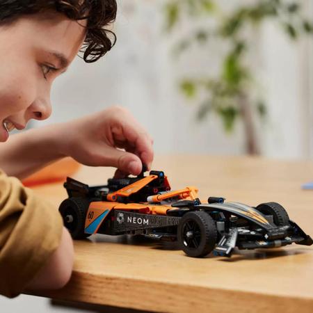 Imagem de Lego 42169 Technic - Carro De Corrida Neom Mclaren Fórmula E