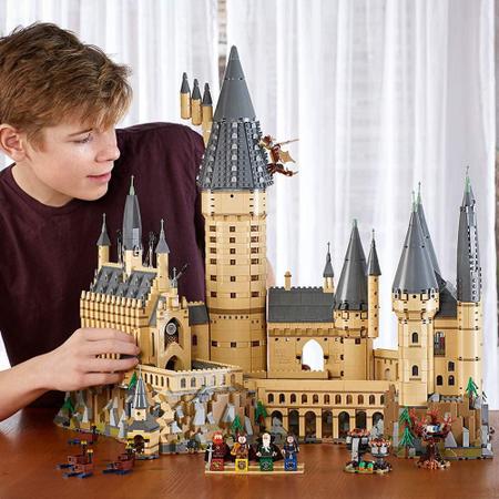 LEGO Harry Potter - Castelo De Hogwarts 71043 - Brinquedos de Montar e  Desmontar - Magazine Luiza