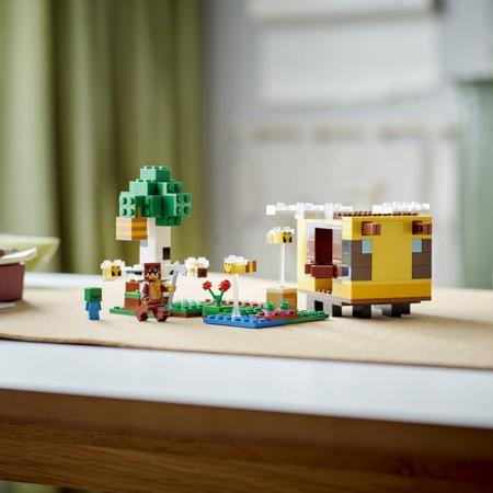 Imagem de LEGO Minecraft - Casa de Campo da Abelha