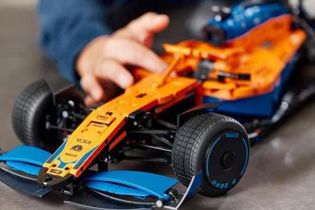 LEGO Technic: Carro de Corrida McLaren Fórmula 1, Idades 18+, 1432 Peças, Item 42141