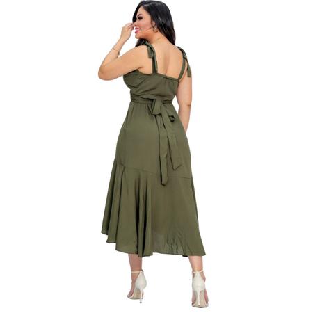 Vestido tipo envelope transpassado e sale levemente acinturado