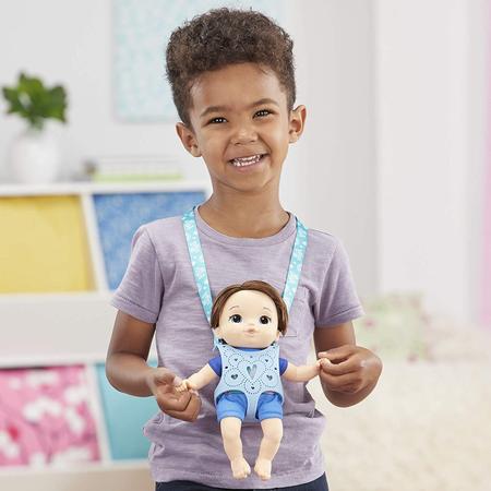 Littles by Baby Alive, Carry 'N Go Squad, Little Matteo Brown Hair Boy Doll,  Carrier, Accessories, Toy for Kids Ages 3 Years & Up ( Exclusive)  - Mini Boneca - Magazine Luiza