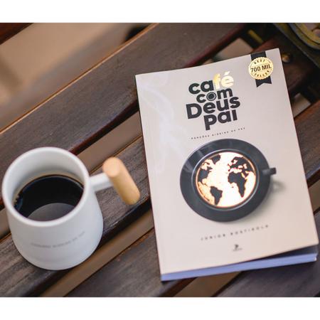 Imagem de Livro Café com Deus Pai 2024 - Porções Diárias de Paz - Júnior Rostirola - Editora Vélos
