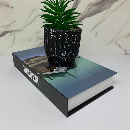 Imagem de Livro decorativo e vaso de cimento granilite trabalhado