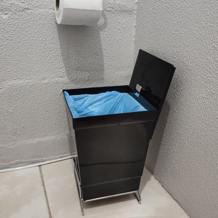 Imagem de Lixeira Para Banheiro Plástica 6,5l Cesto De Lixo Com Tampa Preta