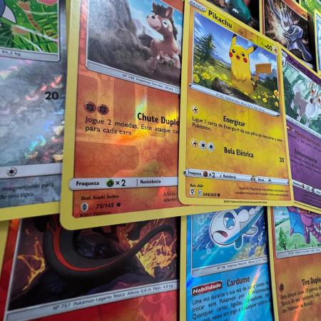 Lote Pokémon Pack Celebrações Cartas Raras Foil de Pokémon em Português -  Deck de Cartas - Magazine Luiza