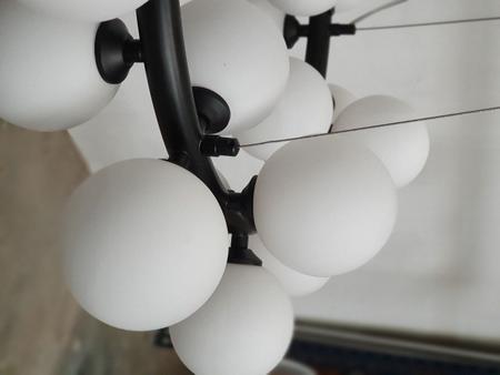 Imagem de Lustre pendente moderno redondo preto com bolas vidro 25 lâmpadas