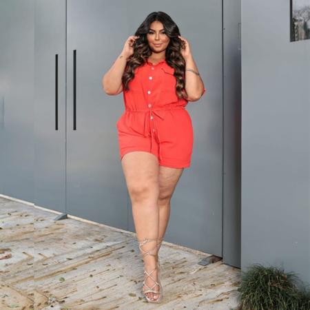 Roupas plus size feminina jovem 2025